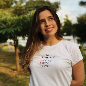 Camiseta Our Essentials