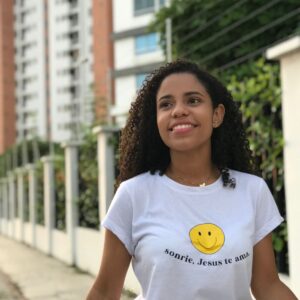 Camiseta Sonríe Jesús te ama